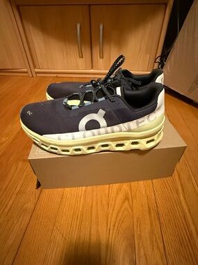 On cloudmonster Running Men's Navy and Pale Yellow Cloudtec Athletic Shoes